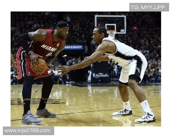 伦纳德与足球明星的首次相遇引发了怎样的热议和期待